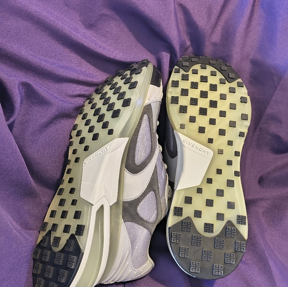 Givenchy Giv 1 Tr Low Top Sneakers - Picture 6 of 12